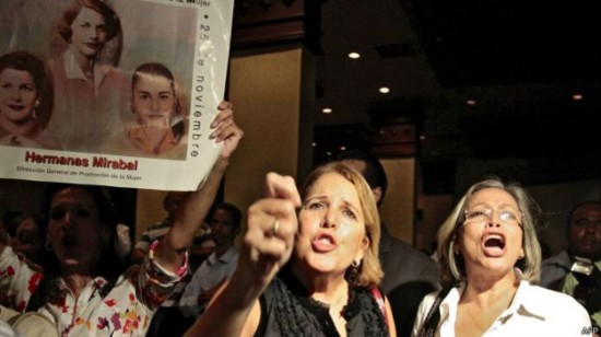 El emblema de las Hermanas Mirabal recuerda la situacion de violencia de género que en América Latina y el Caribe afecta 50% de niñas y mujeres. 